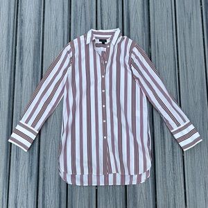 ❌ SOLD ❌ J Crew women’s button-up top. Size 2P. 100% cotton.